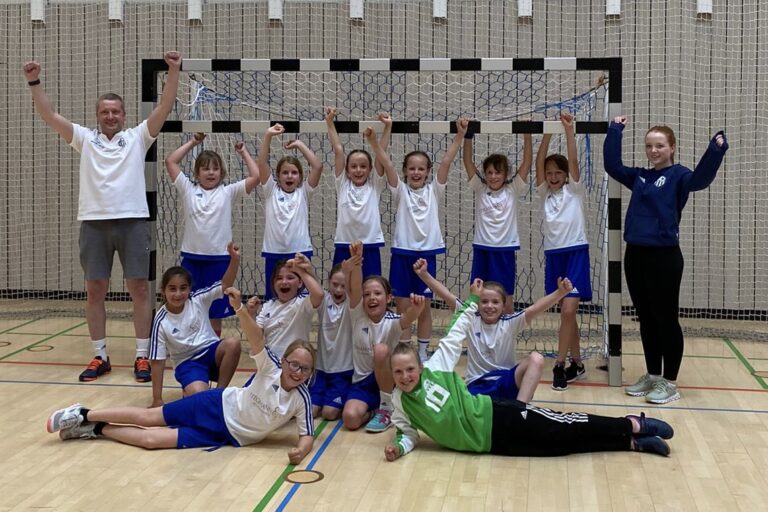 Weibl. E-Jugend: Gewinnt auch das letzte Spiel der Qualifikationsrunde und wird Gruppensieger!