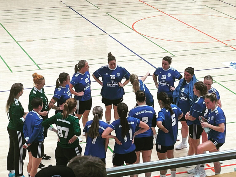 Damen: Knappe Niederlage im ersten Spiel