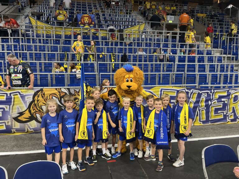 Minis Kleinostheim: Einlaufkinder bei den Rhein-Neckar-Löwen
